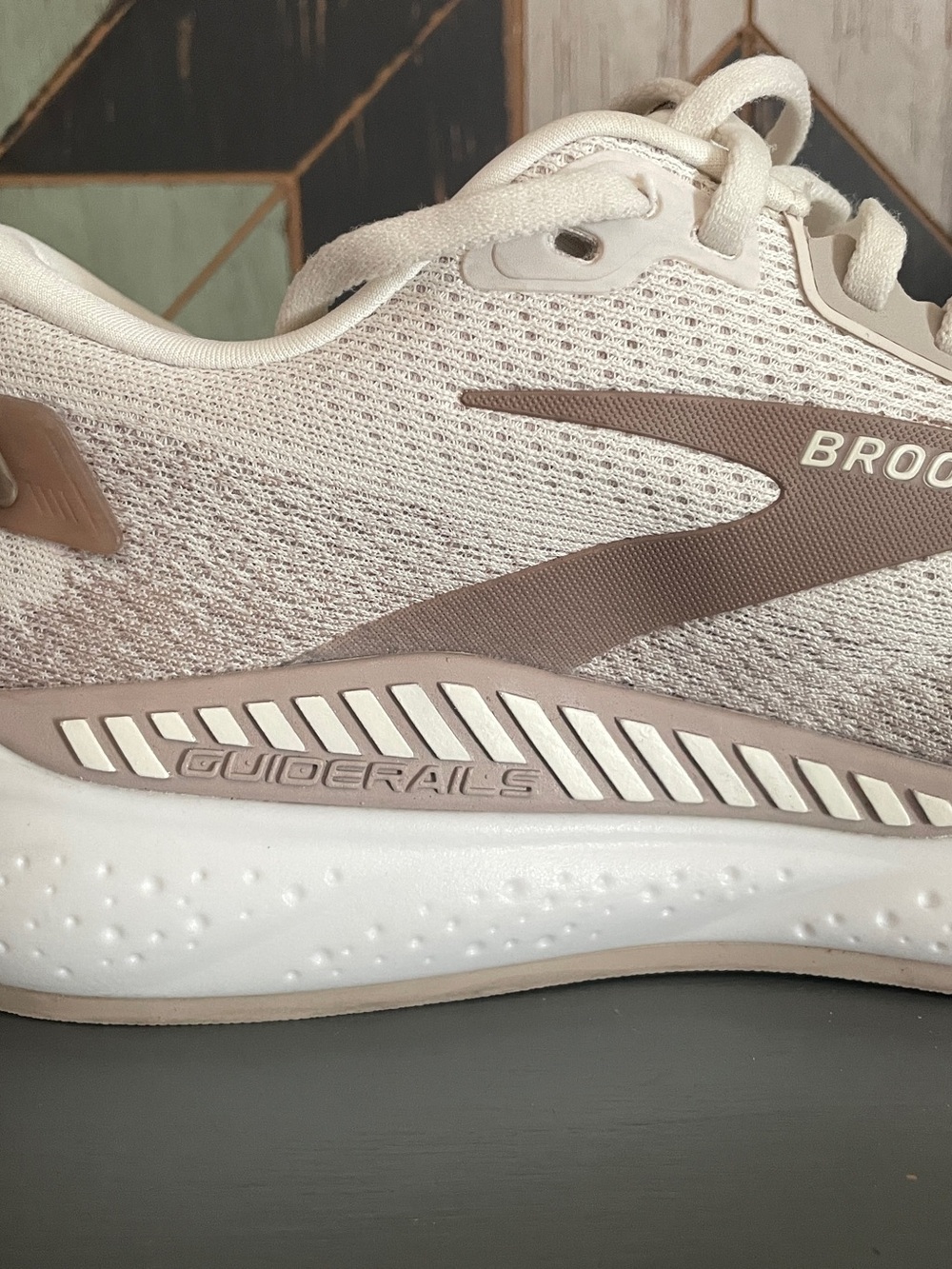 Brooks Ariel GTS 24 Coconut Chateau Portabello Running Shoes Womens 10 - Picture 3 of 13